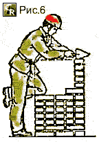 Работа каменщика при ступенчатом способе многорядной перевязки кладки